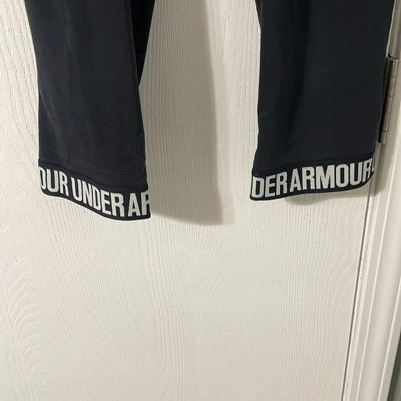 Under Armour With Logo Black Capris Leggings Size Small - Picture 3 of 6